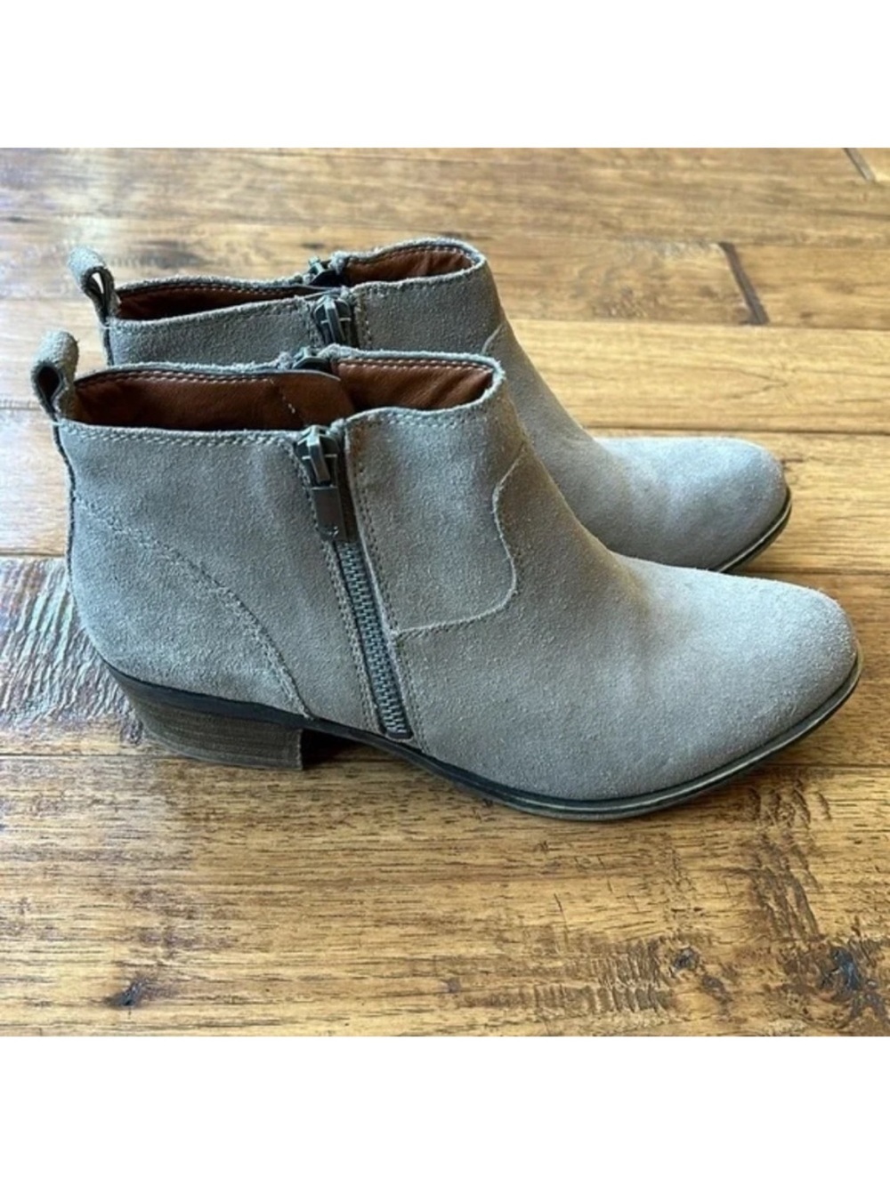 Lucky Brand Betwixt Double Side Zip Ankle Boots Booties Taupe Tan Suede Size 8